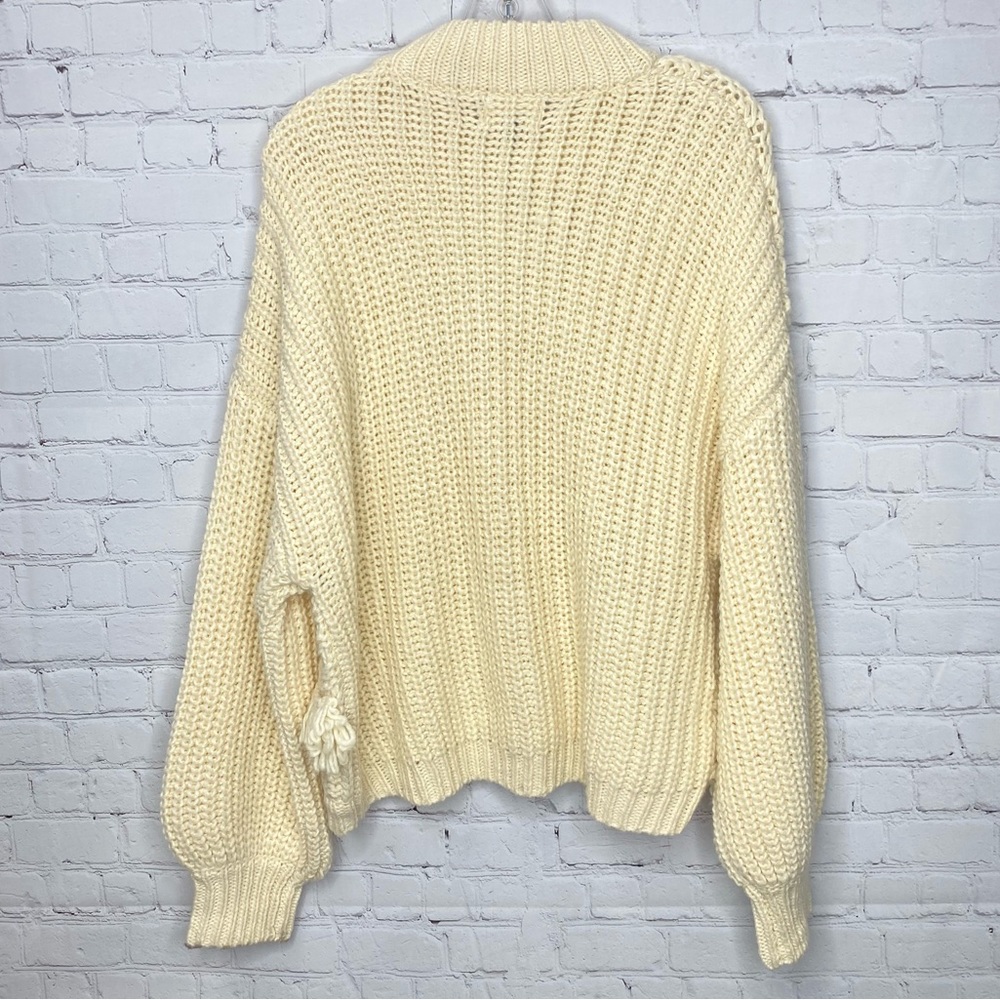 Universal Thread Chunky Fringe Sweater Large - Picture 9 of 11